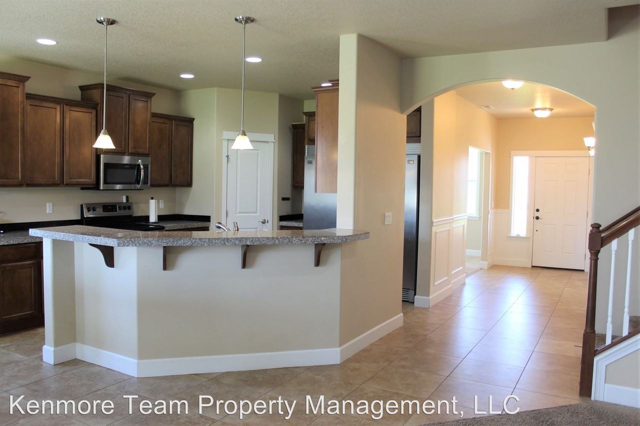 715 Pikes Peak Dr - Photo 2 of 13