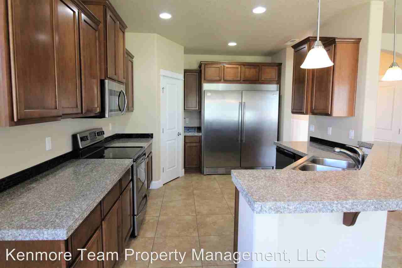 715 Pikes Peak Dr - Photo 3 of 13