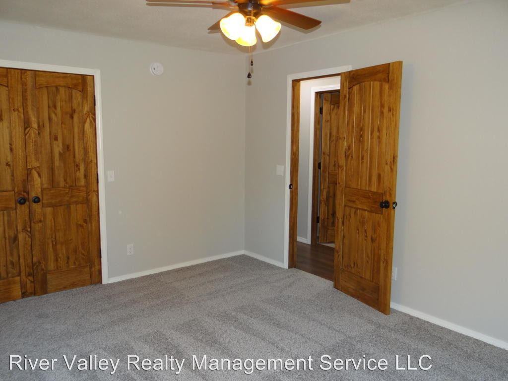 515 N 3rd St - Photo 3 of 8