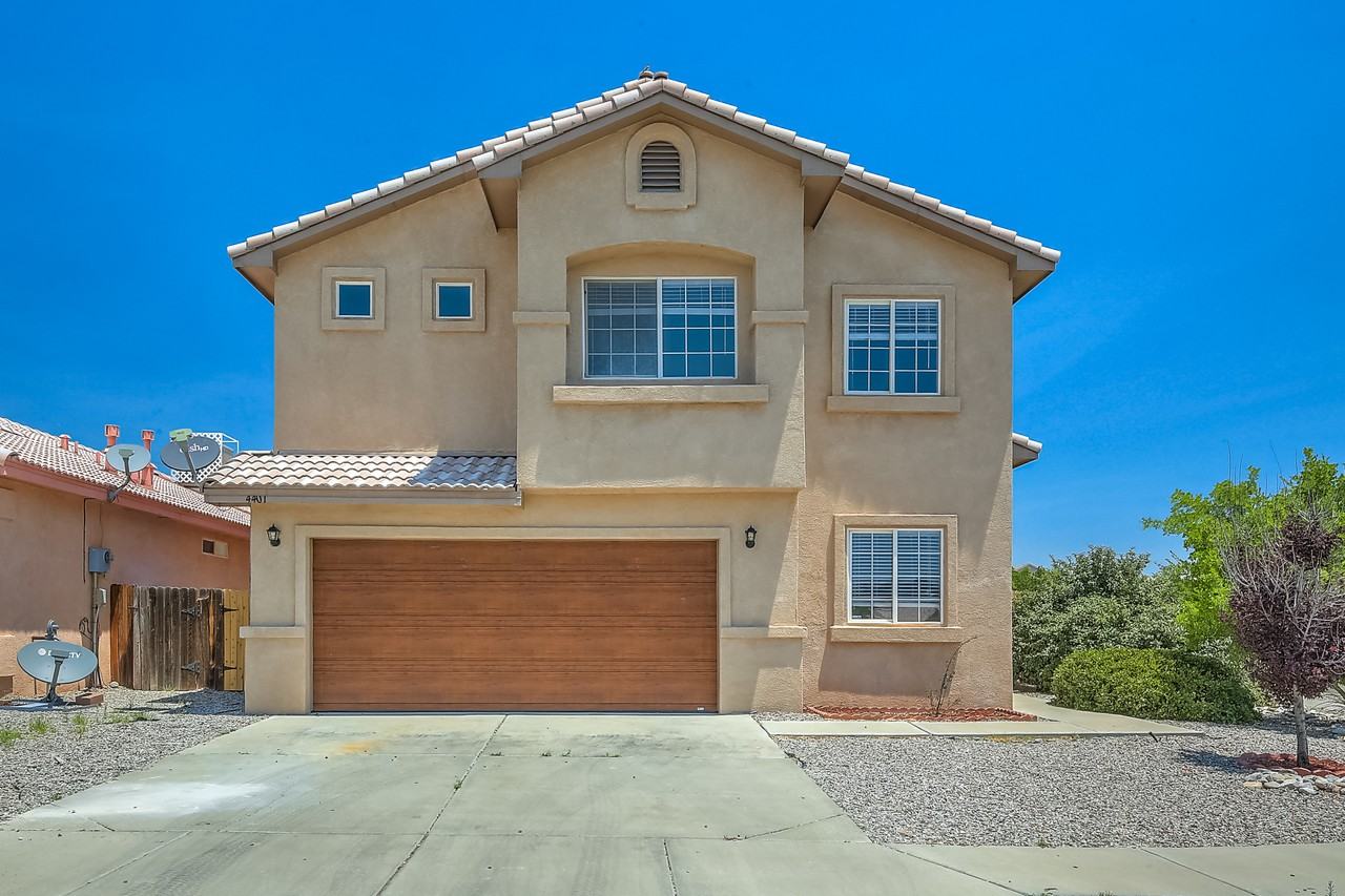 4401 Cuarzo Ave NW - Photo 2 of 46