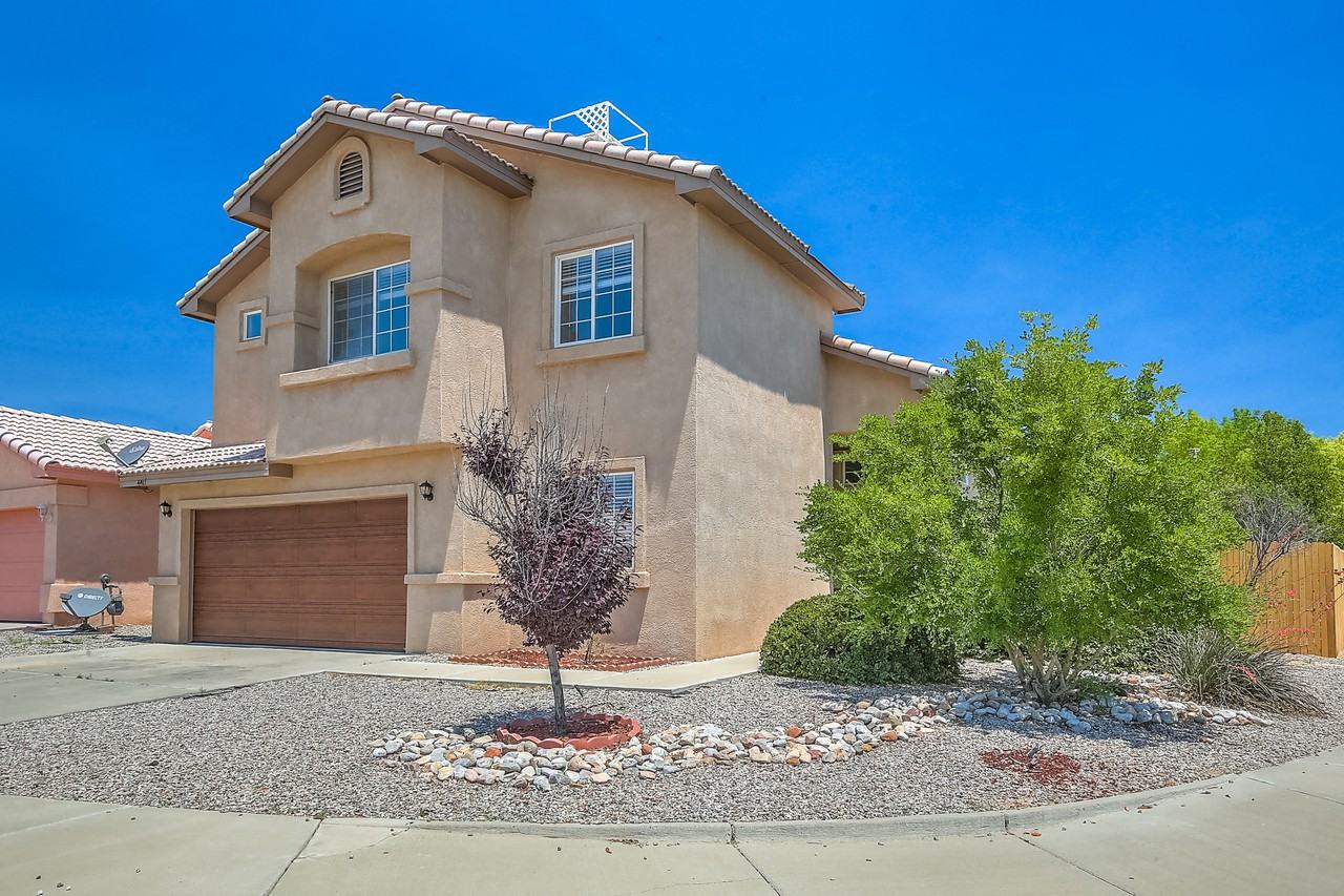 4401 Cuarzo Ave NW - Photo 3 of 46