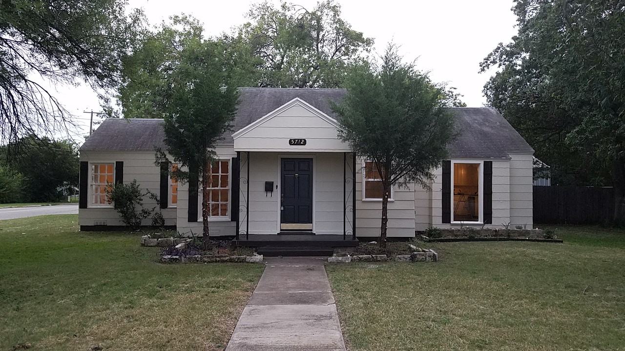 5712 Broadway Ave - Photo 2 of 24