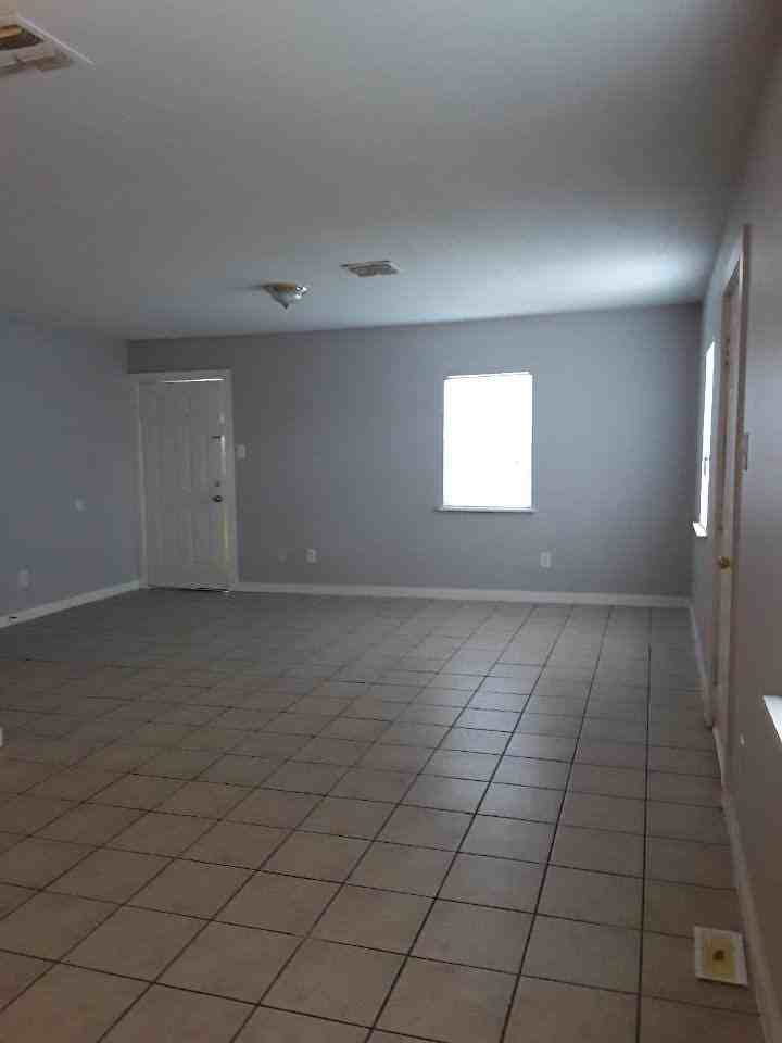 405 E Ave D - Photo 2 of 10