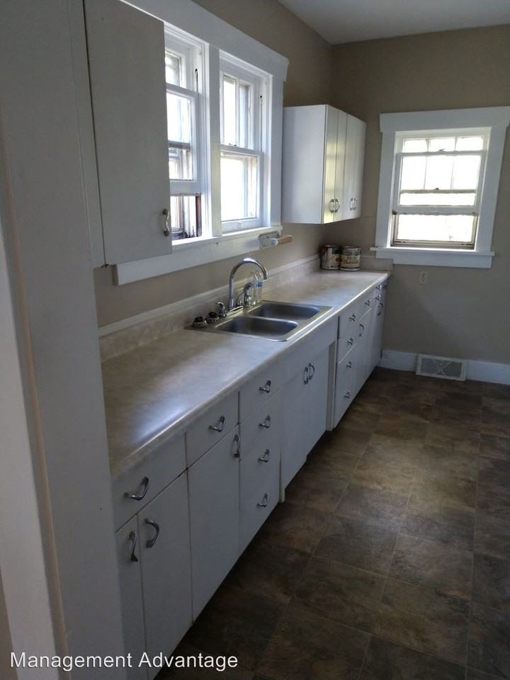 405 S Park Ave - Photo 2 of 9