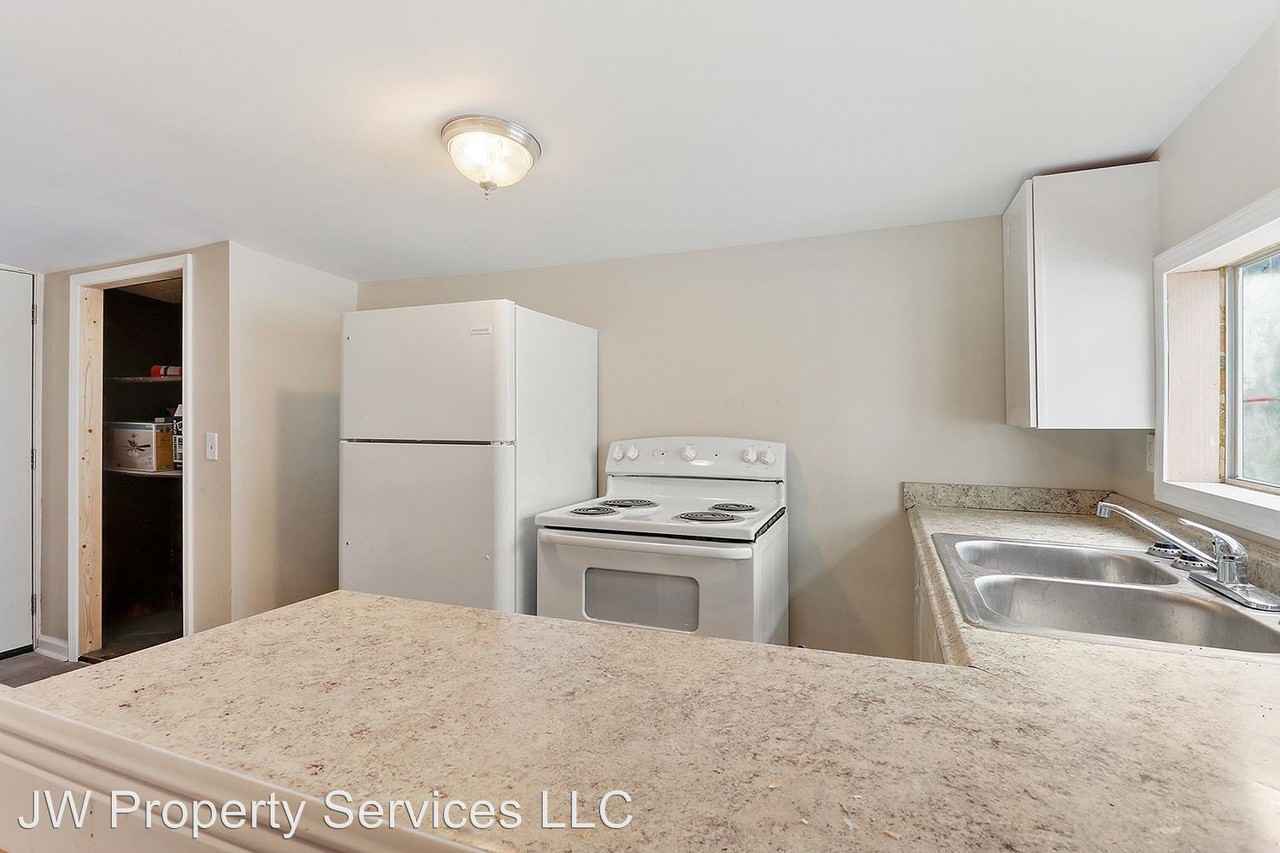 432 7th St - Photo 2 of 2