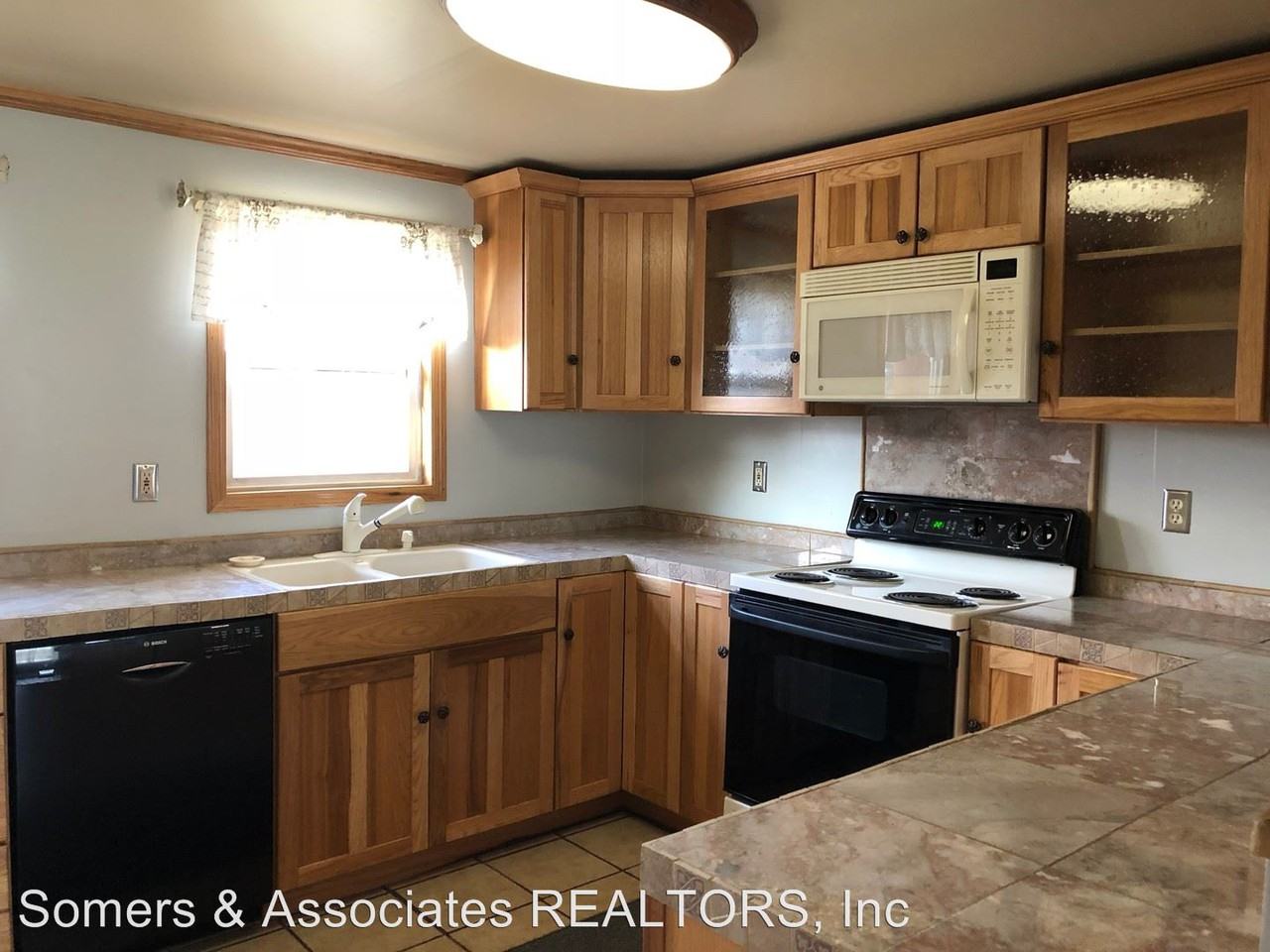 1170 Ivy Dr - Photo 3 of 17