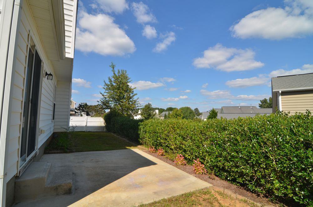 143 River Pearl St - Photo 3 of 31