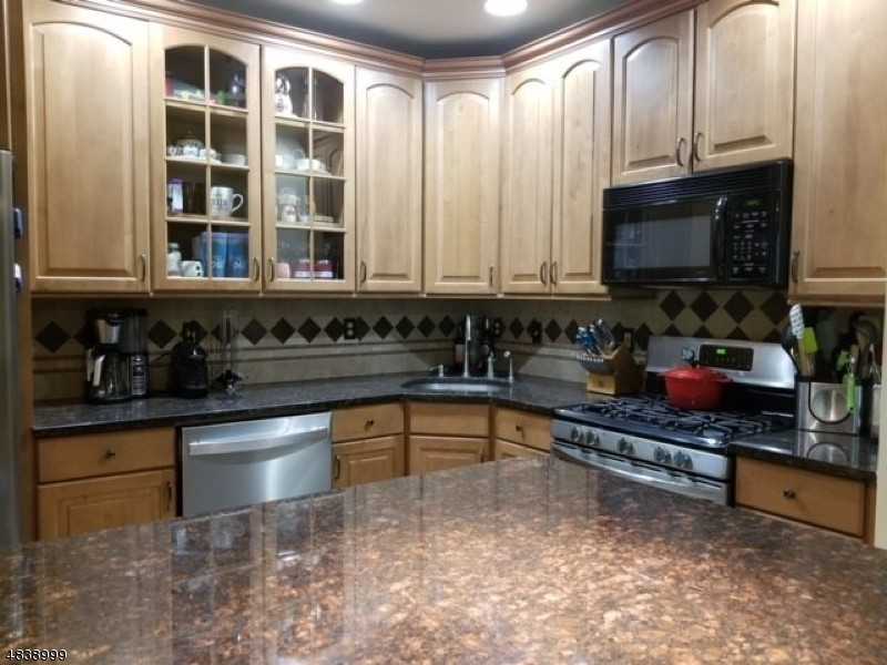 1403 Park Pl - Photo 3 of 8