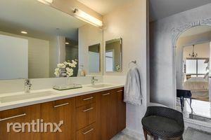 1901 S Calumet Ave - Photo 2 of 11