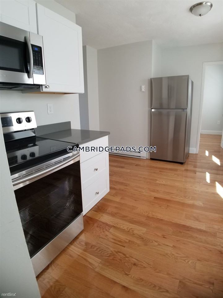 417 Cardinal Medeiros Ave - Photo 2 of 21