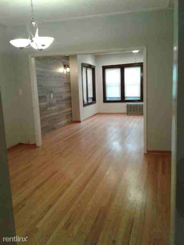 5755 N Maplewood Ave - Photo 3 of 10