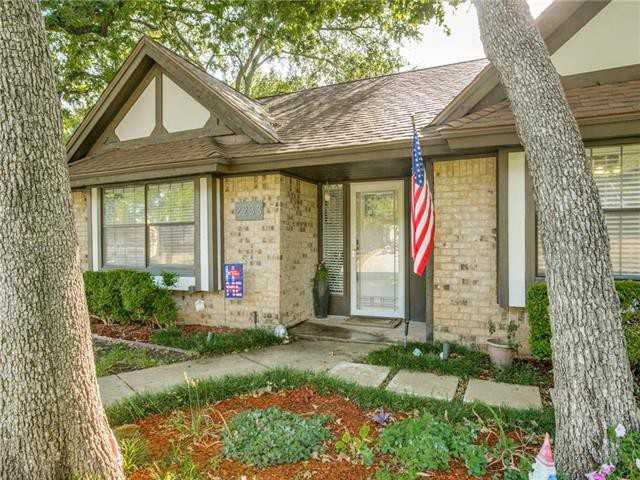 2233 Hurstview Dr - Photo 2 of 35