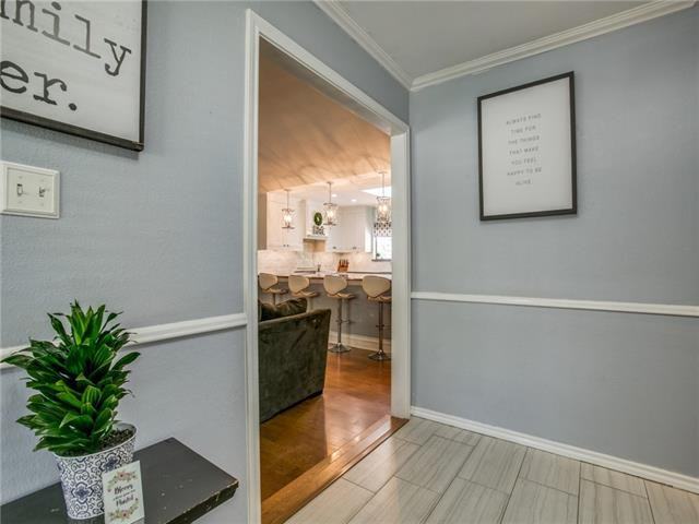 2233 Hurstview Dr - Photo 3 of 35