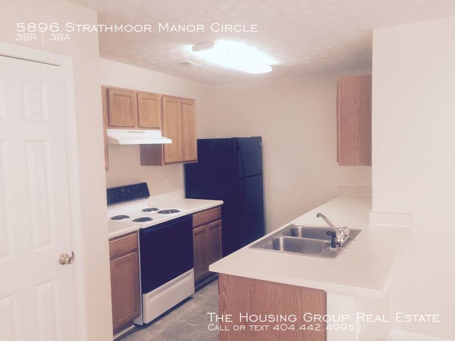 5896 Strathmoor Manor Cir - Photo 3 of 5