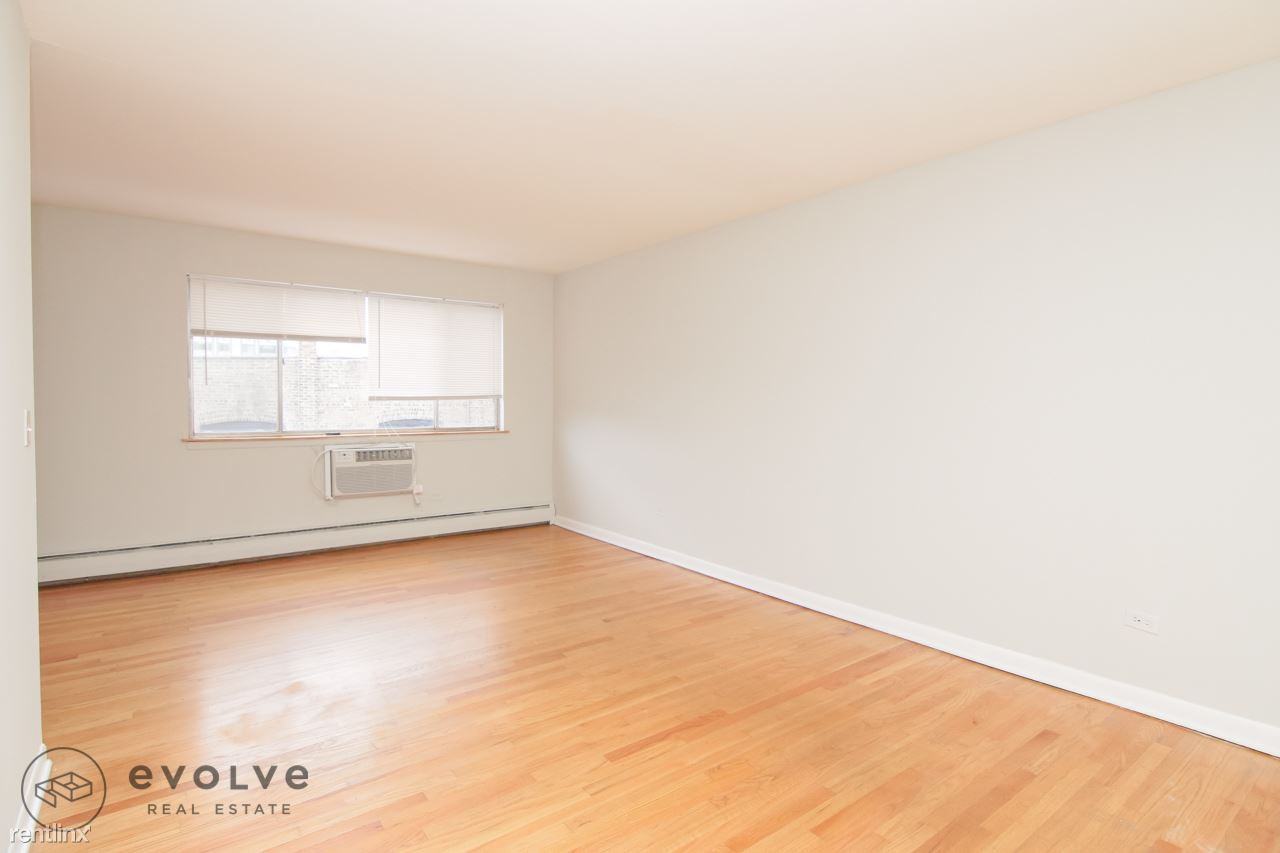 Apartments at 510 Briar - Photo 2 of 17