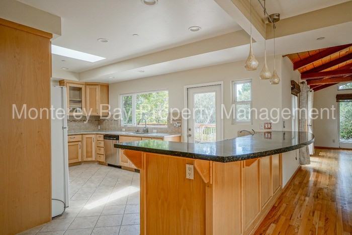 3113 Sloat Rd - Photo 3 of 21