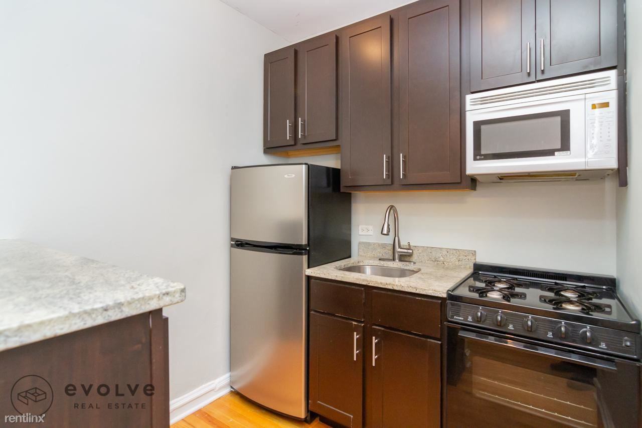 4610 N Paulina St - Photo 2 of 4