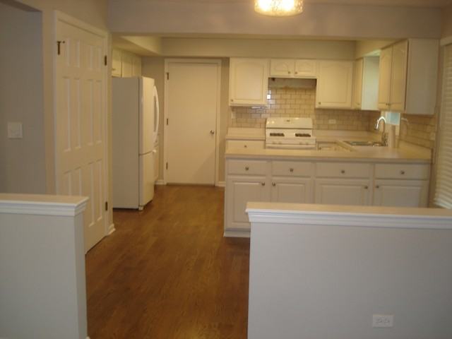 215 S Whispering Hills Dr - Photo 3 of 9