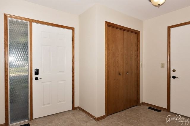 1613 Pinetree Dr - Photo 3 of 21