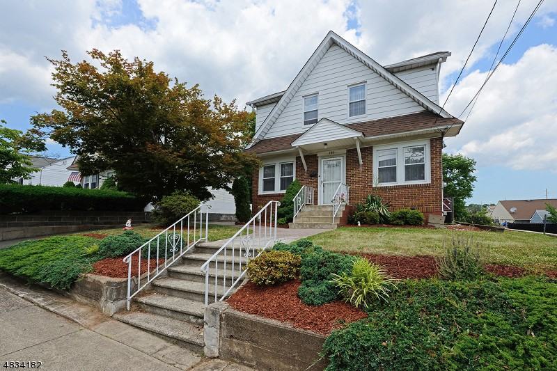 108 Jefferson Pl - Photo 2 of 21