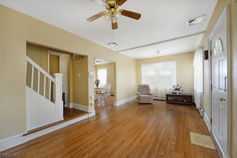 108 Jefferson Pl - Photo 3 of 21