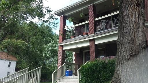 3433 Summit St - Photo 2 of 3