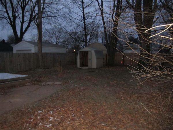 1212 Victor Ave - Photo 2 of 6