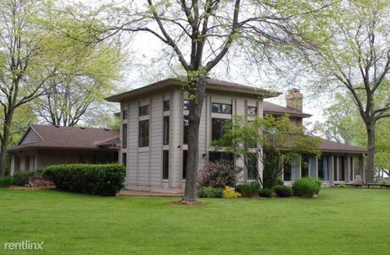 5330 Wind Point Rd - Photo 3 of 12