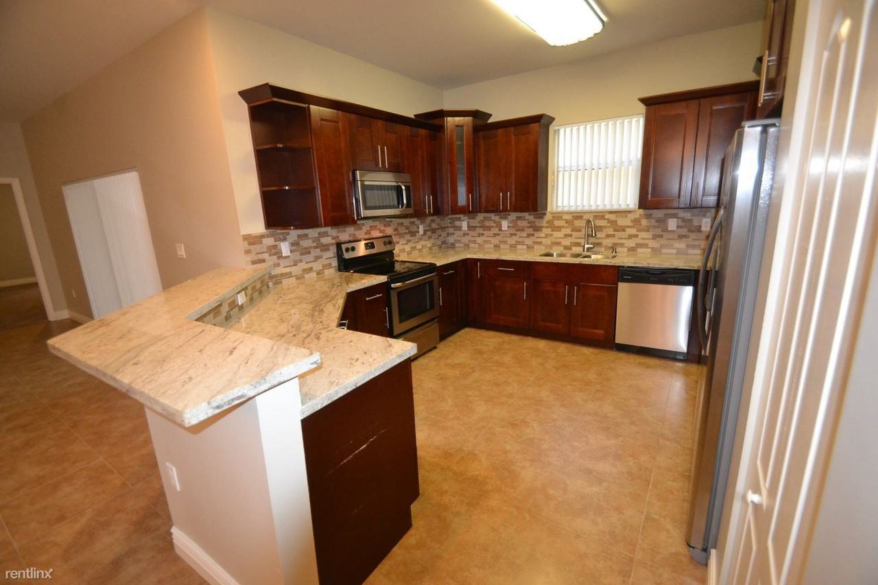 3314 NE 15th Ct - Photo 3 of 6