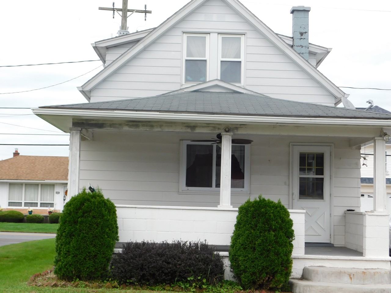 298 W 6th St - Photo 2 of 13