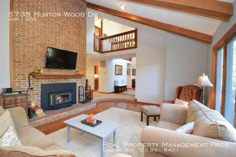 5735 Hunton Wood Dr - Photo 2 of 22