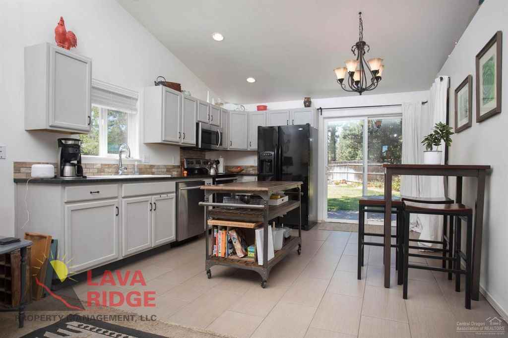 61087 Honkers Court - Photo 3 of 9