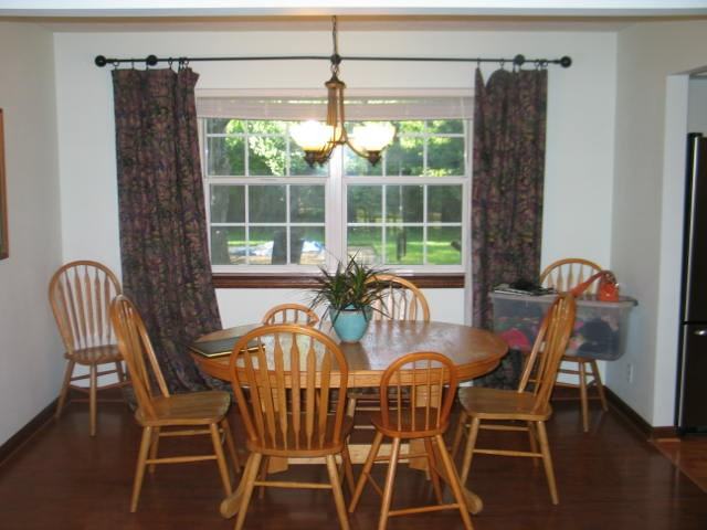 1038 Selkirk Ln - Photo 3 of 13