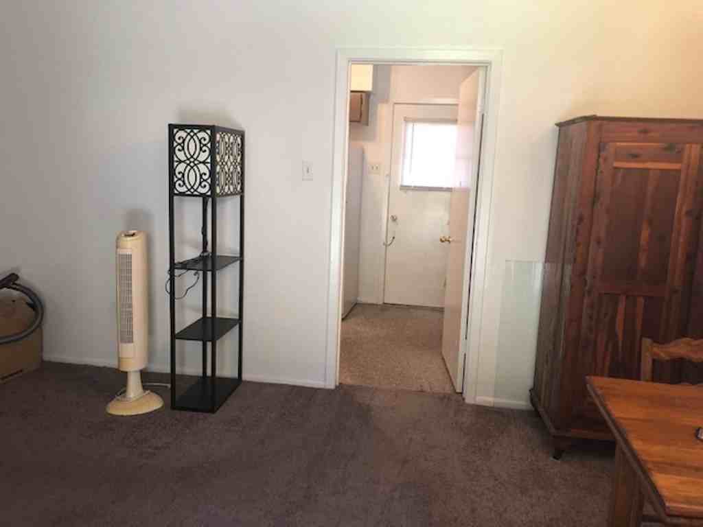 129 Hawkins St - Photo 3 of 8
