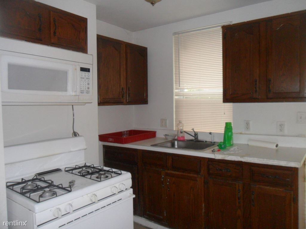 104 S Carey St - Photo 3 of 7