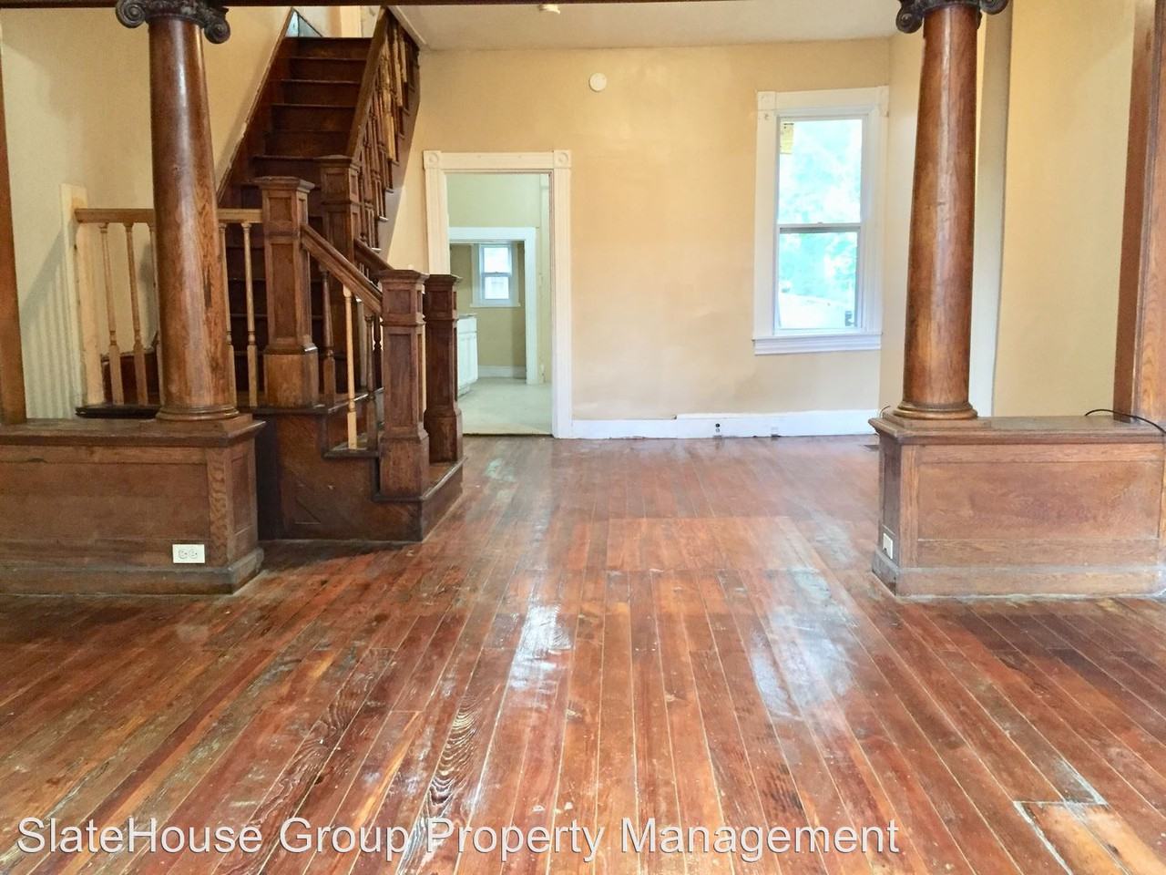 431 E Strawberry St - Photo 3 of 13