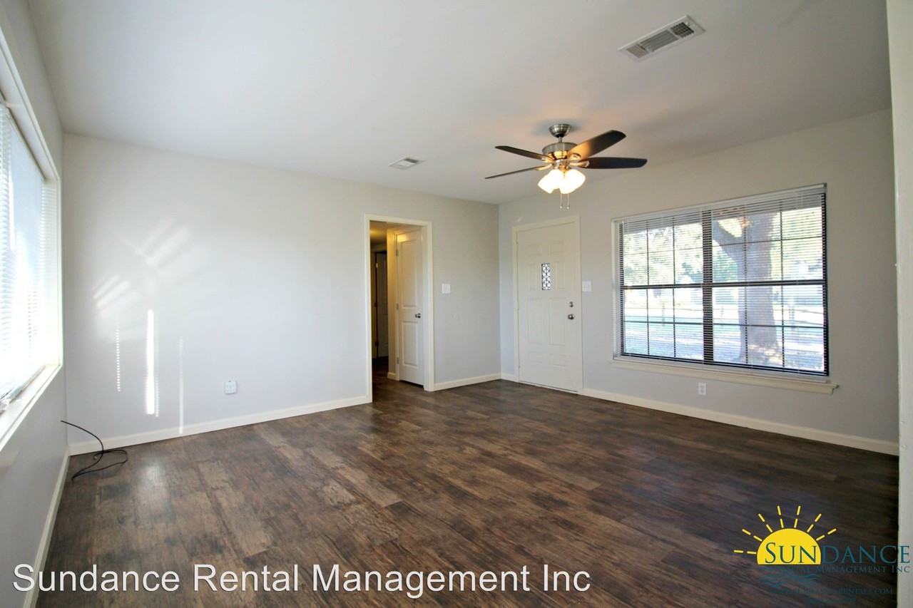 300 Hollywood Blvd SW - Photo 2 of 10