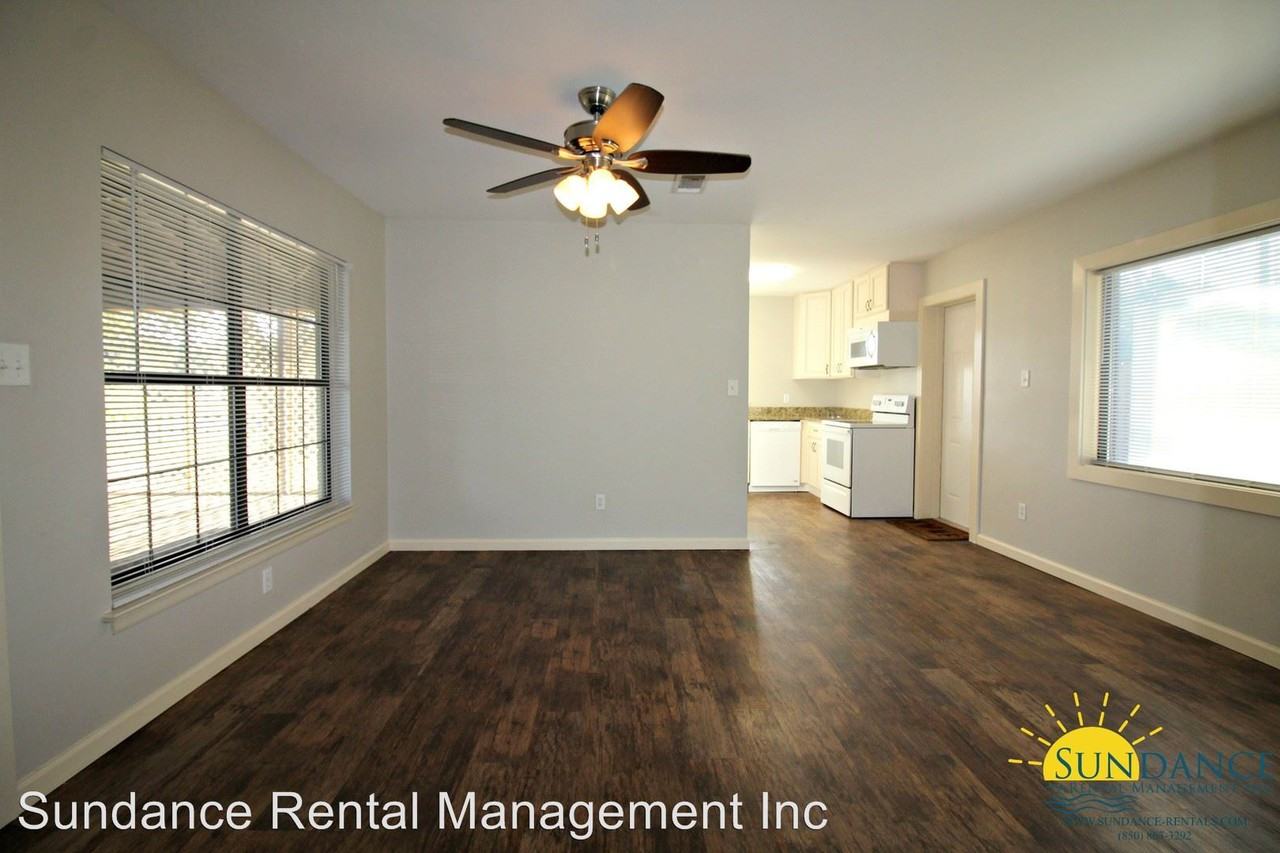 300 Hollywood Blvd SW - Photo 3 of 10