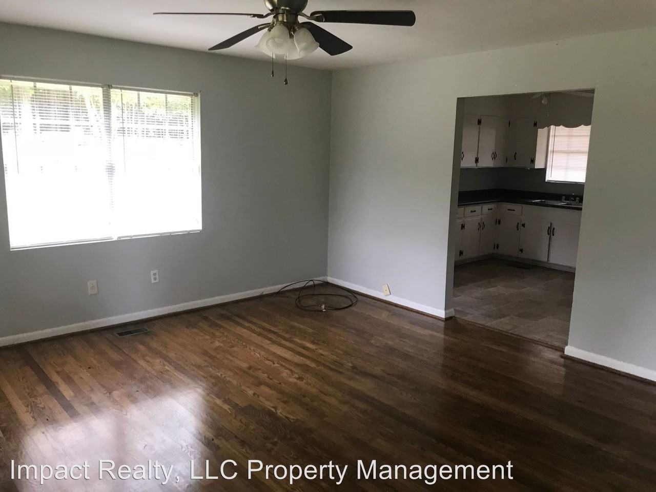 712 Valley Dr - Photo 2 of 9