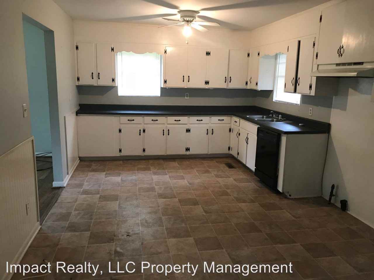 712 Valley Dr - Photo 3 of 9