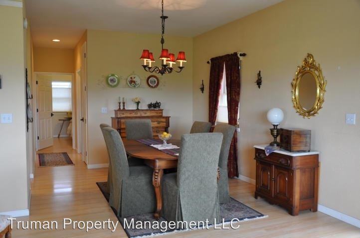 33 Staggerwing Landing - Photo 3 of 6