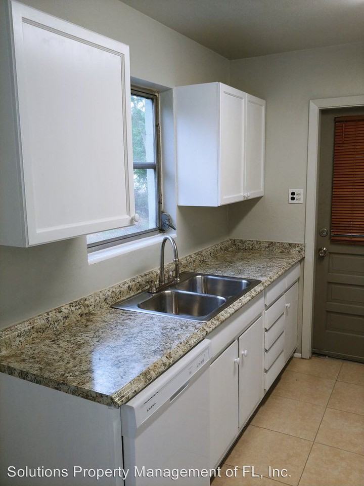 1042 Azalea Ln - Photo 3 of 22