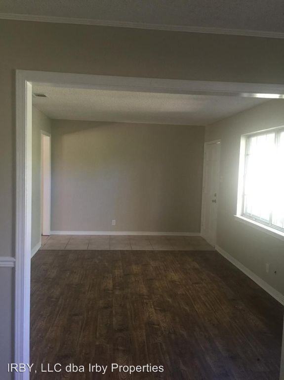 4717 Rosehill Dr - Photo 3 of 7