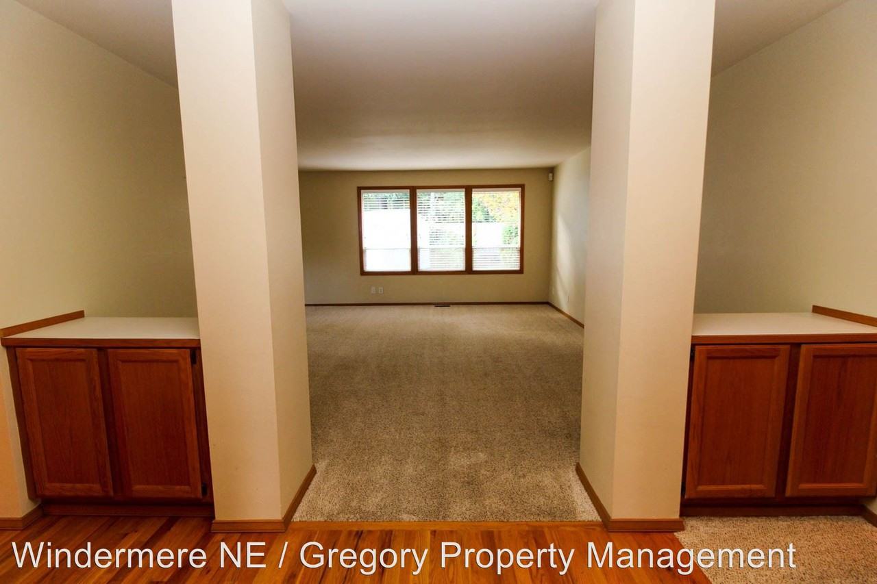 7401 131st Pl NE - Photo 2 of 27