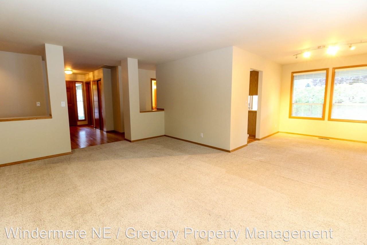7401 131st Pl NE - Photo 3 of 27