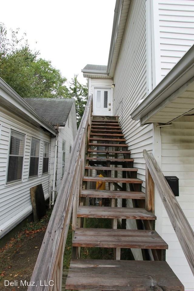 755 S Governor - Photo 2 of 10