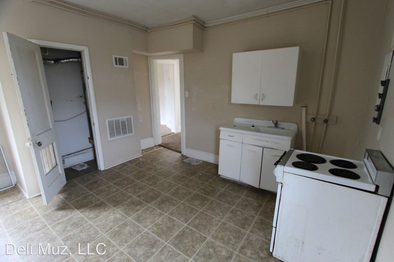 755 S Governor - Photo 3 of 10