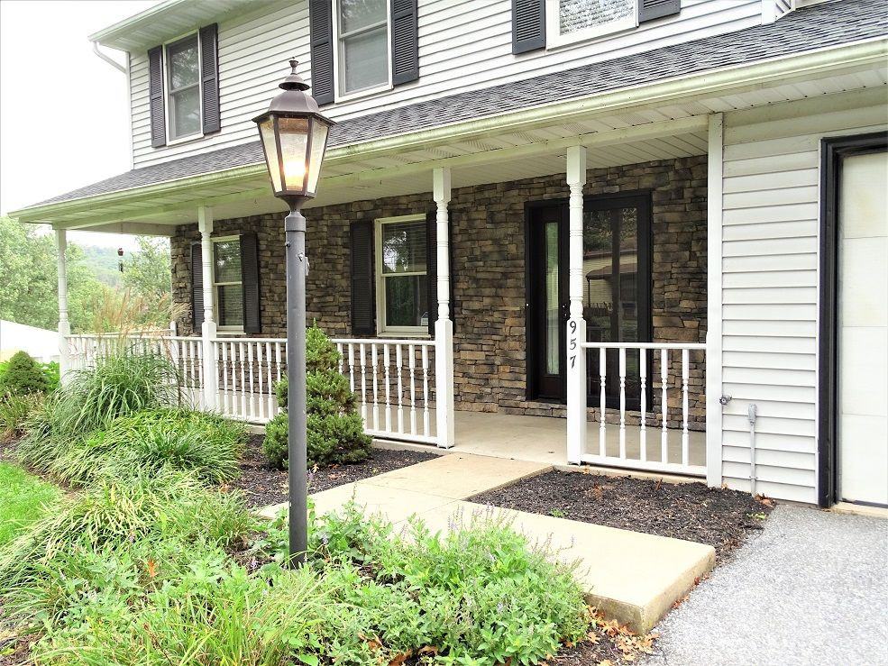 957 Forest Hill Rd - Photo 2 of 29