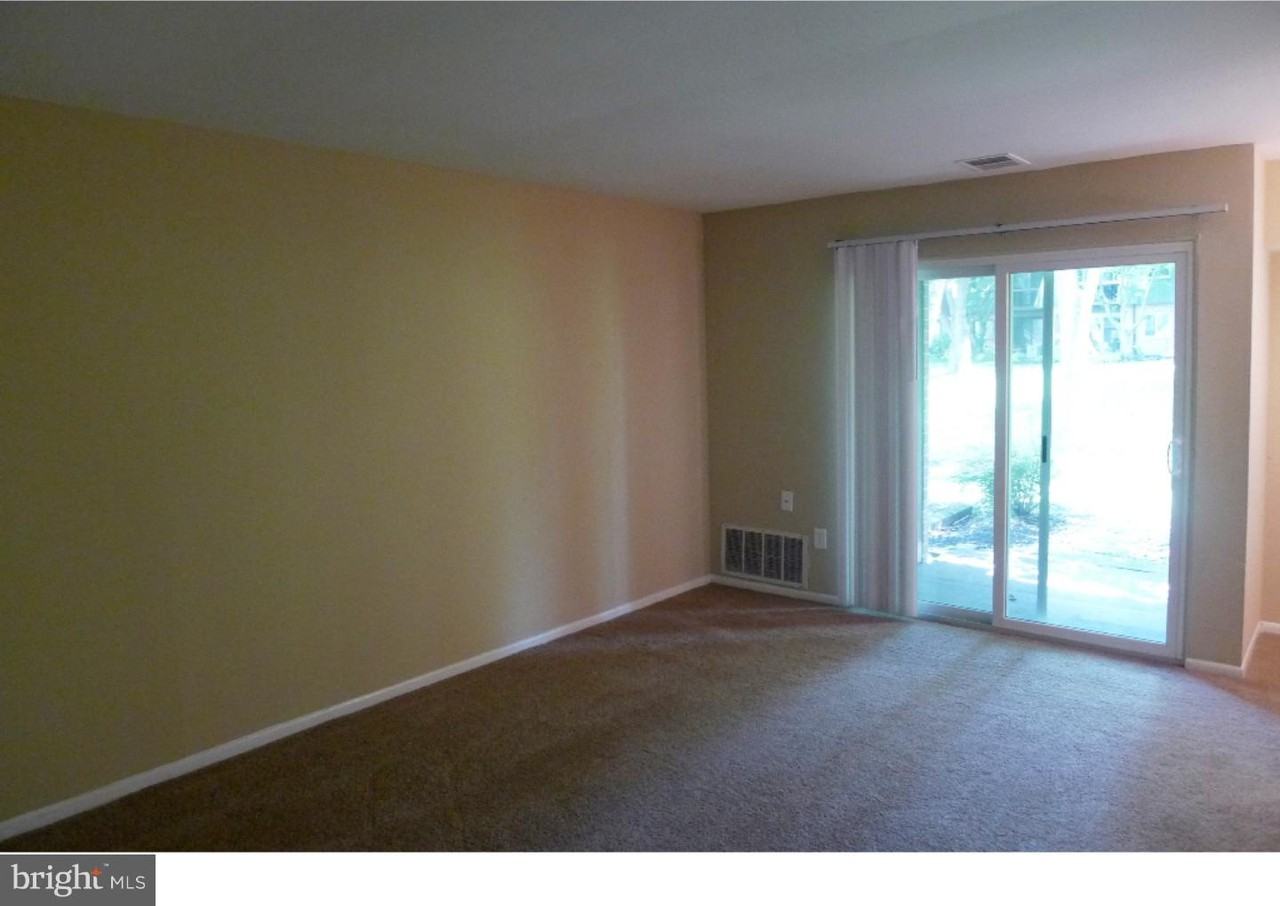 1511 Meadowview Ln - Photo 3 of 10