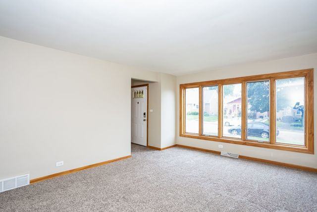 2820 W 102nd St - Photo 2 of 13